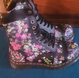 Dr. Martens  Vintage Floral Combat Boots